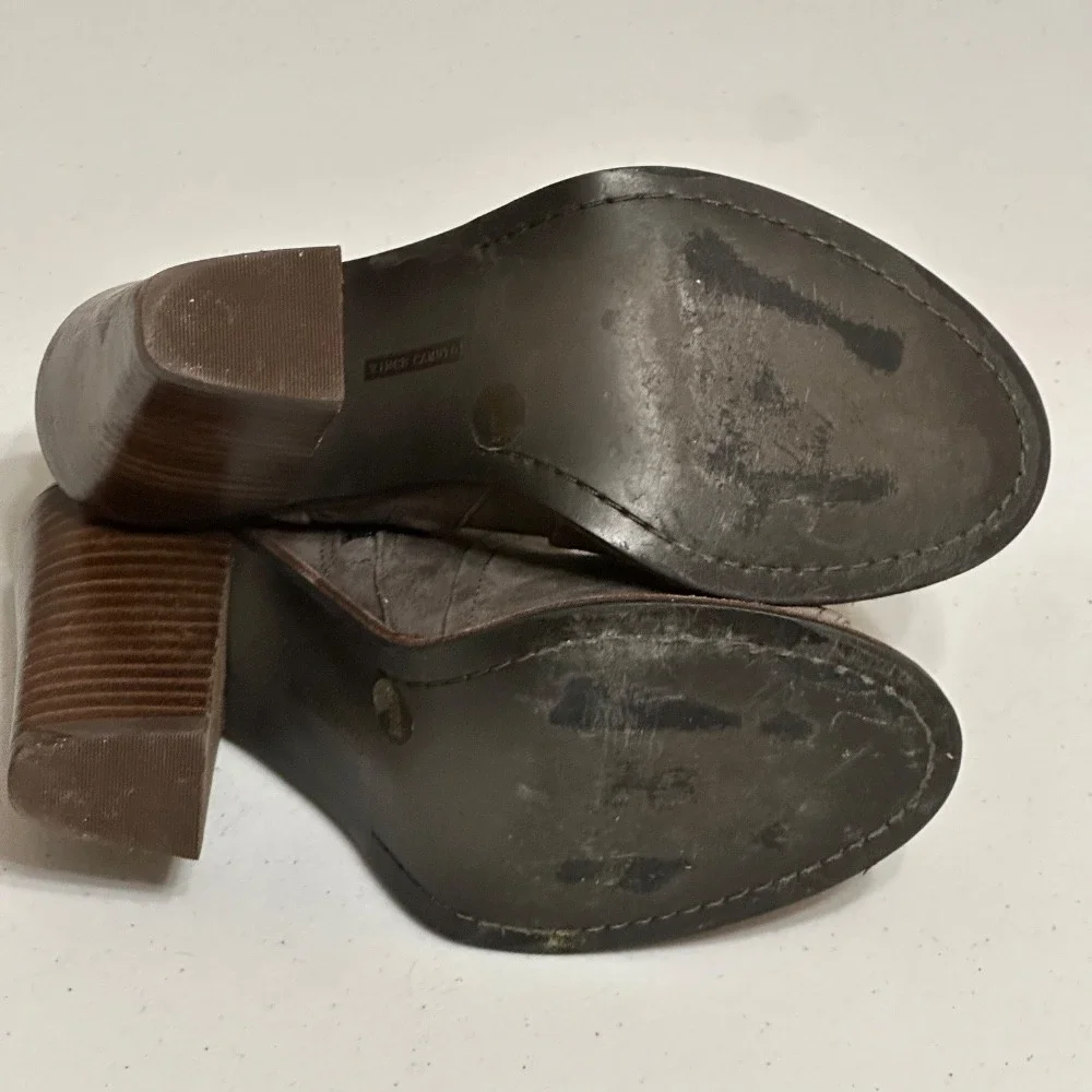 Vince Camuto Koral Perforated Peep Toe Ankle Booties‎ Suede Leather Heels 6.5 M